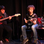 Nektarius und Maximilian von der "Soundfactory" beim Weihnachtskonzert der Musikerfabrik im kleinen haus des TdA