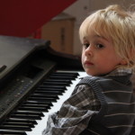 Edgar(4) am Klavier