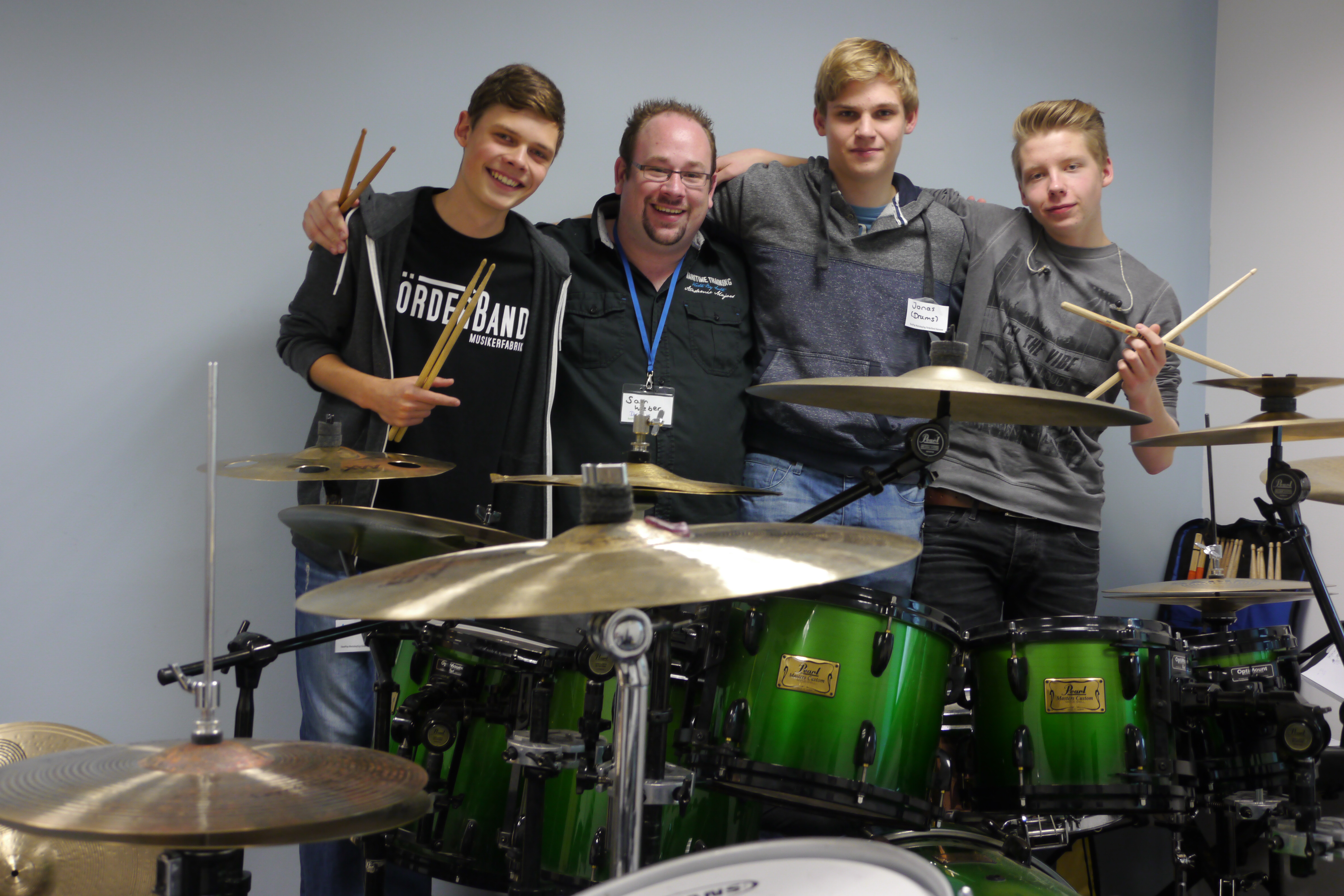 Samuel Weber unterrichtet beim FörderBand der Musikerfabrik Hannover Drums und fördert in Workshops Bands und Einzelkünstler