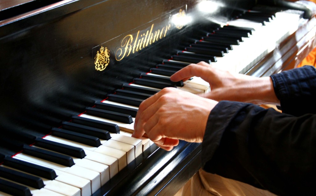Frank Wedel, musikalischer Begleiter und Entwicklungshelfer
