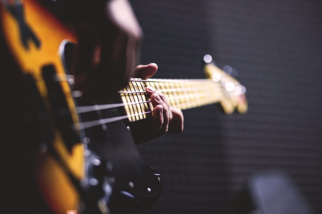 Bass lernen in der Musikerfabrik